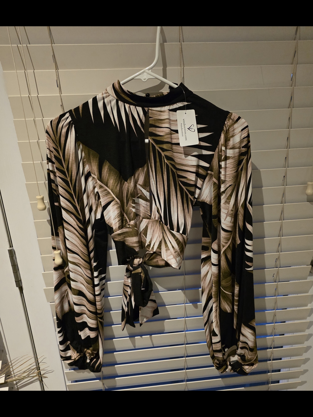 Long Sleeve Tie-Front Crop Top - Black & Olive Palm Print